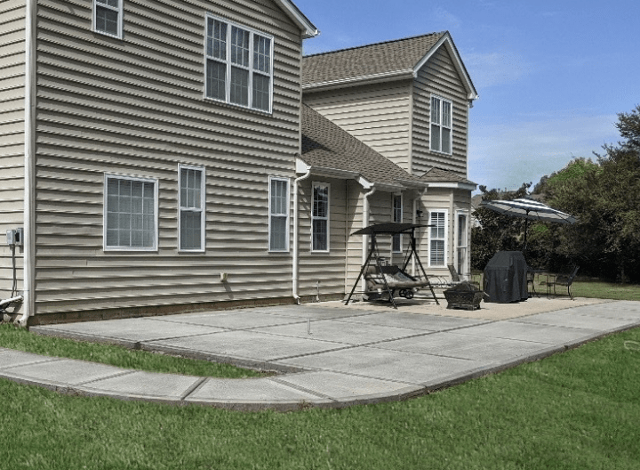 Hardscaping Contractor in Charlotte, NC Backyard patio with concrete paving by Hardscape company in Charlotte